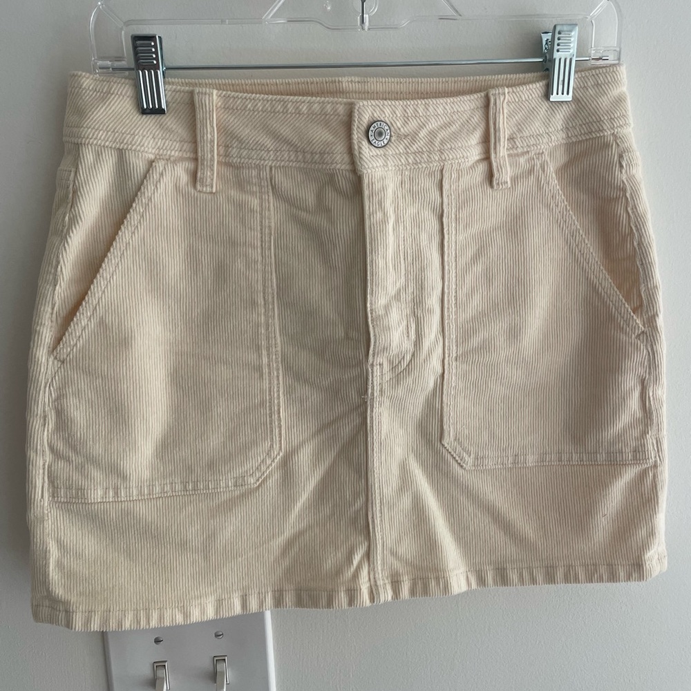 NWOT American Eagle Outfitters Cream Mini Skirt